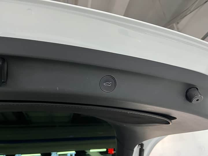 Фото 8 - Tesla Model Y