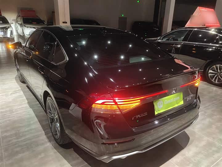 Фото 5 - Honda Accord