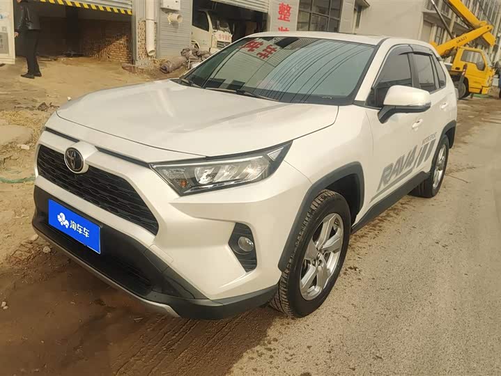 Фото 1 - Toyota RAV4