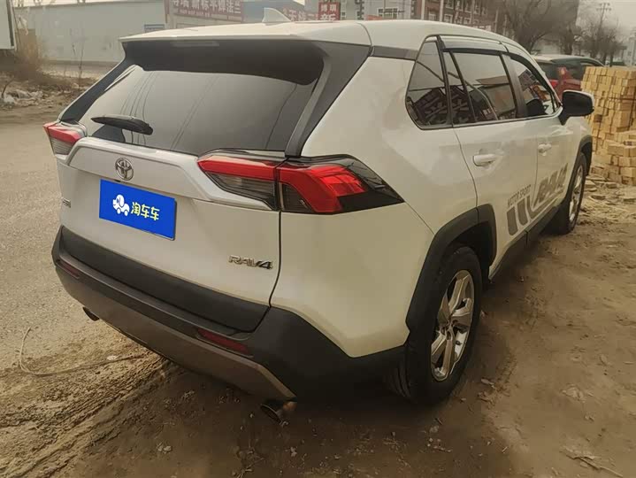 Фото 3 - Toyota RAV4