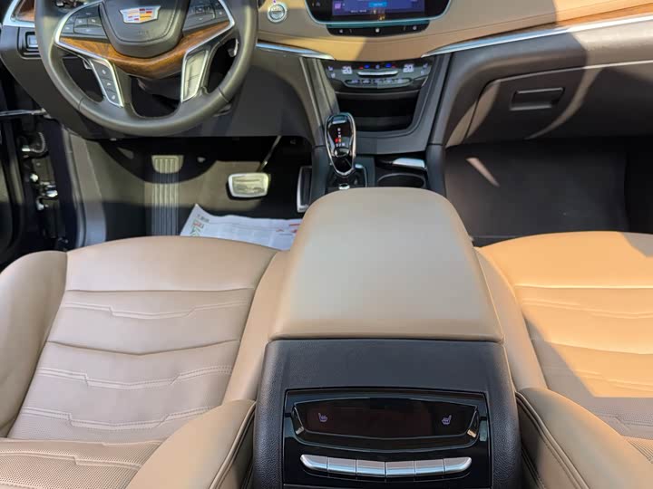 Фото 4 - Cadillac XT5
