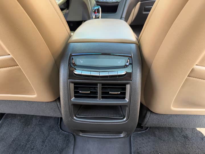 Фото 5 - Cadillac XT5