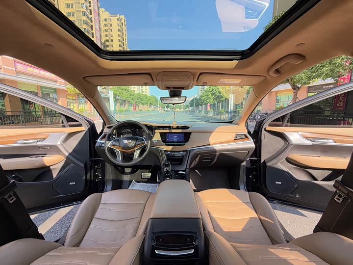 Фото 6 - Cadillac XT5