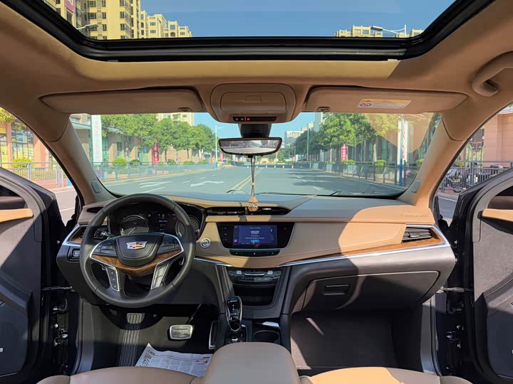 Фото 7 - Cadillac XT5