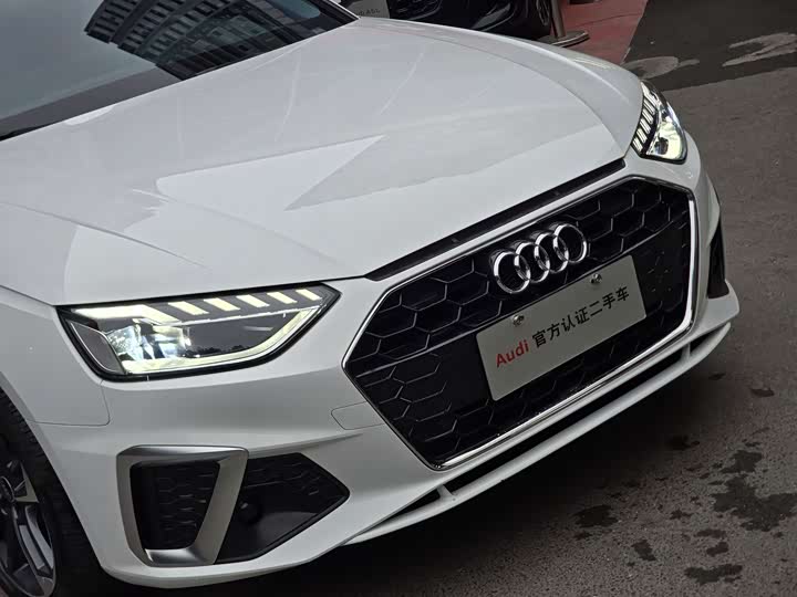 Фото 4 - Audi A4L