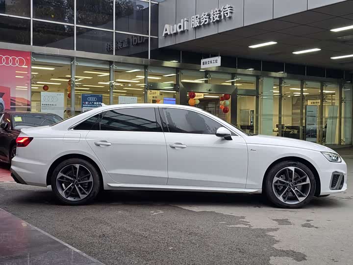 Фото 5 - Audi A4L