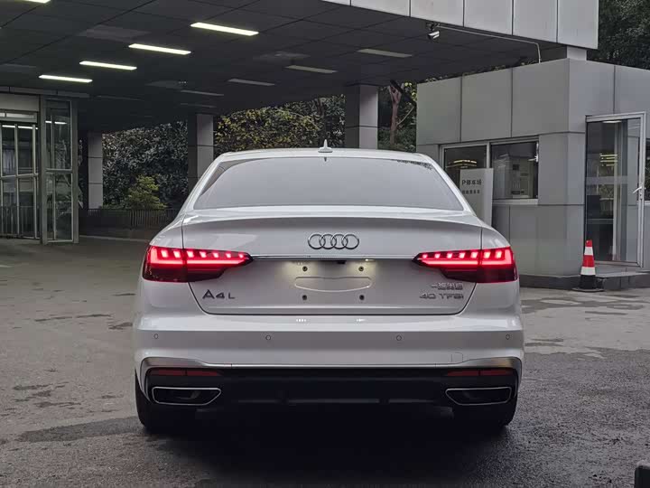 Фото 8 - Audi A4L