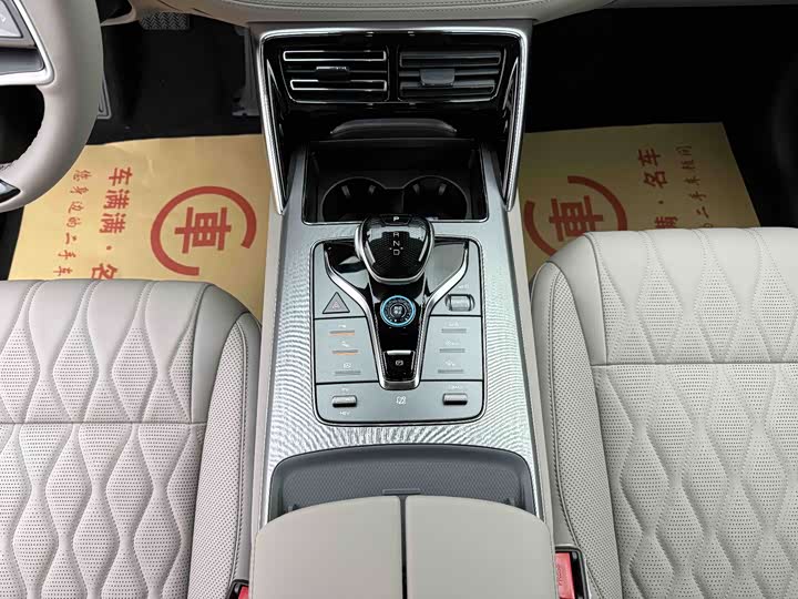 Фото 8 - BYD Tang Hybrid/EV