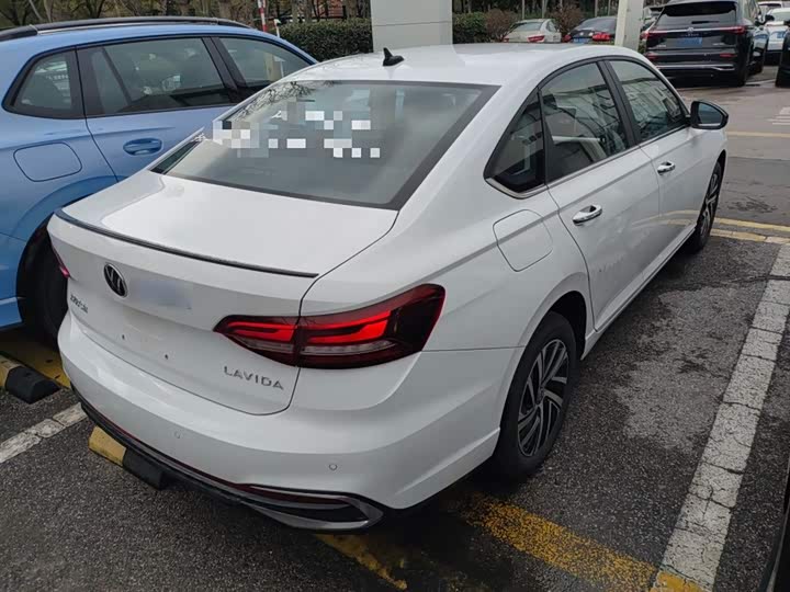 Фото 7 - Volkswagen Lavida