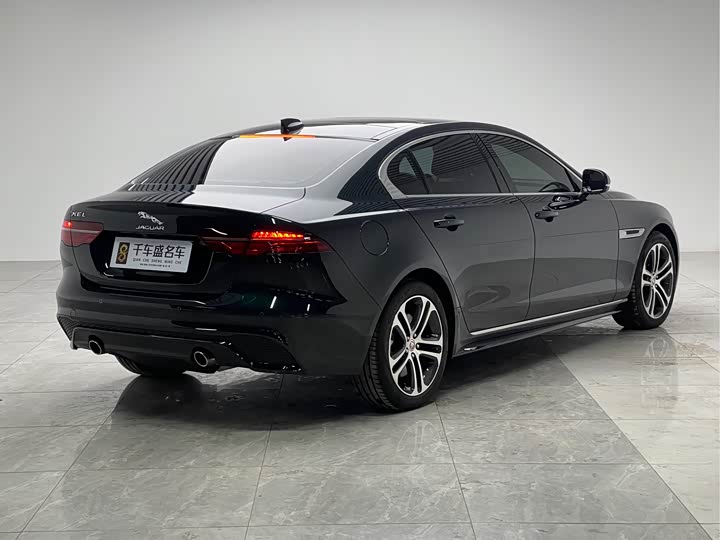 Фото 6 - Jaguar XE L