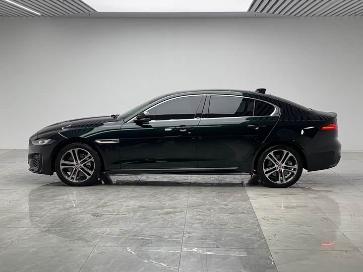 Фото 7 - Jaguar XE L