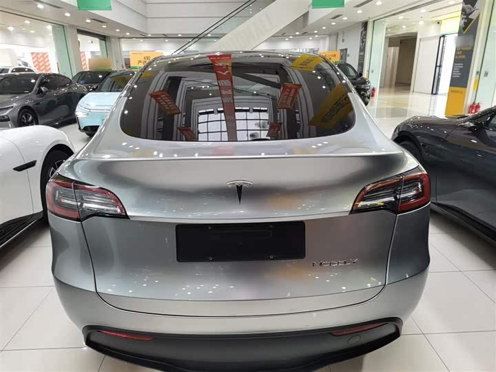 Фото 6 - Tesla Model Y