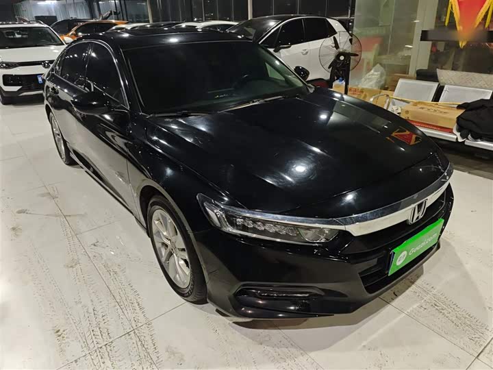 Фото 4 - Honda Accord