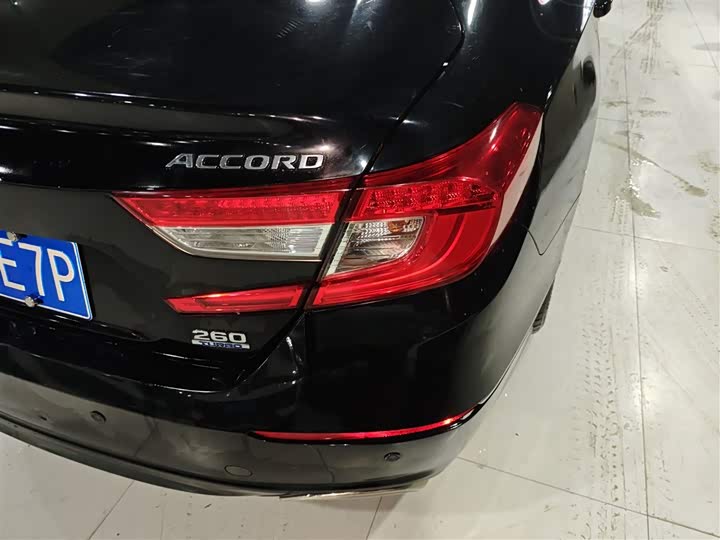 Фото 8 - Honda Accord