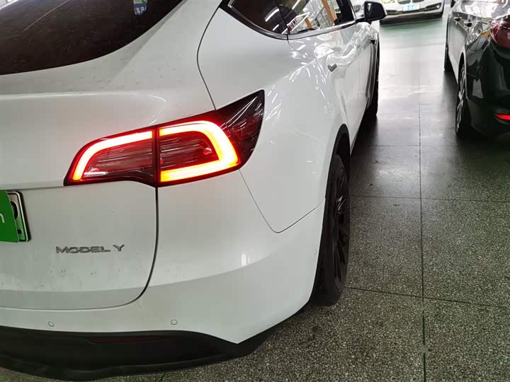 Фото 8 - Tesla Model Y