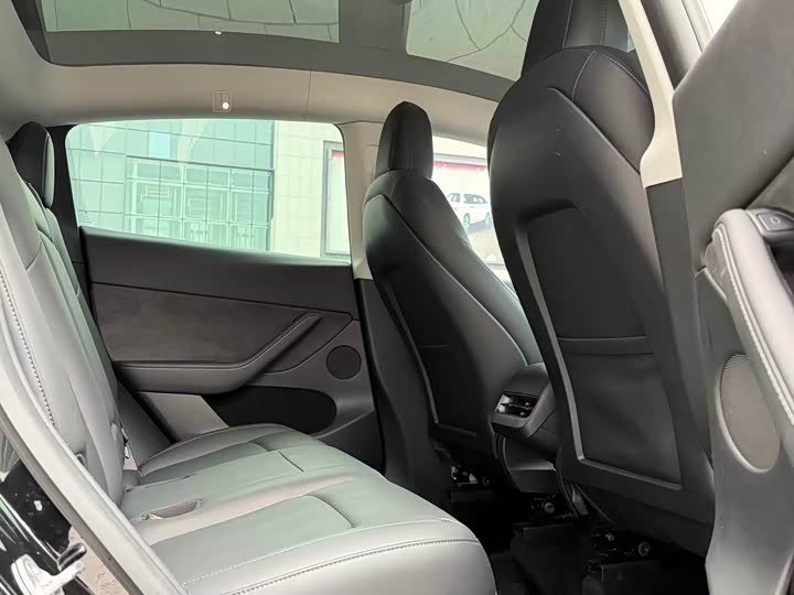 Фото 6 - Tesla Model Y