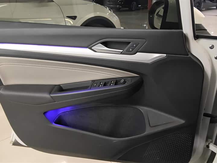 Фото 7 - Volkswagen Golf