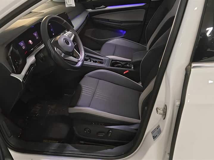 Фото 9 - Volkswagen Golf