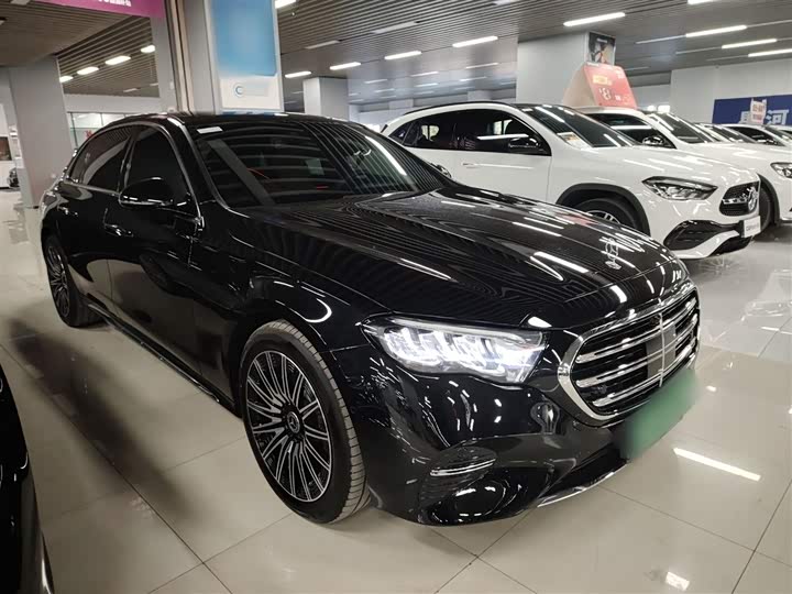 Фото 4 - Mercedes-Benz E-Class