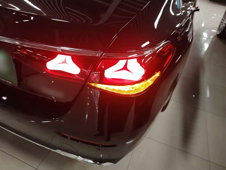 Фото 8 - Mercedes-Benz E-Class