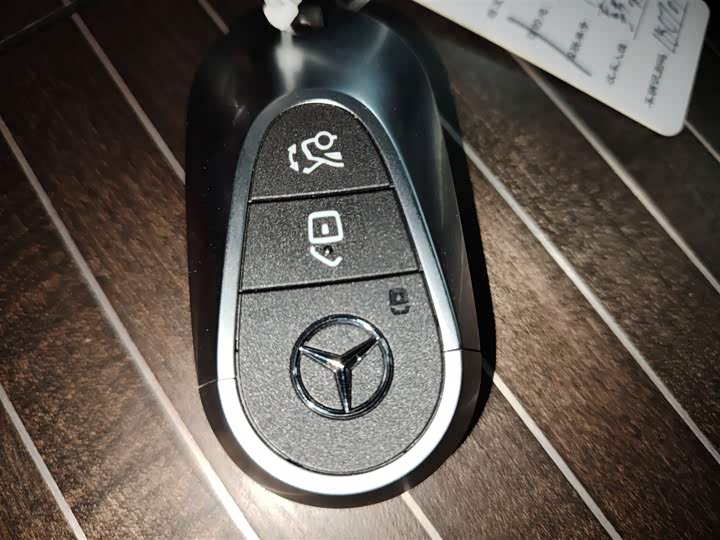 Фото 9 - Mercedes-Benz E-Class