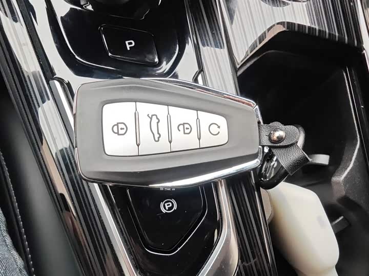 Фото 9 - Geely Monjaro