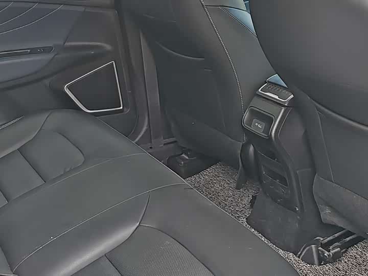 Фото 9 - Geely Emgrand GL