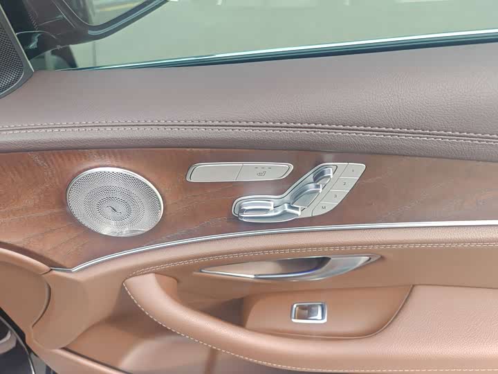 Photo 5 - Mercedes-Benz E-Class