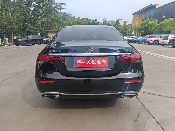 Photo 9 - Mercedes-Benz E-Class