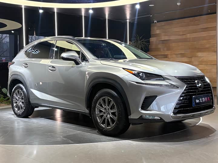 Фото 3 - Lexus NX
