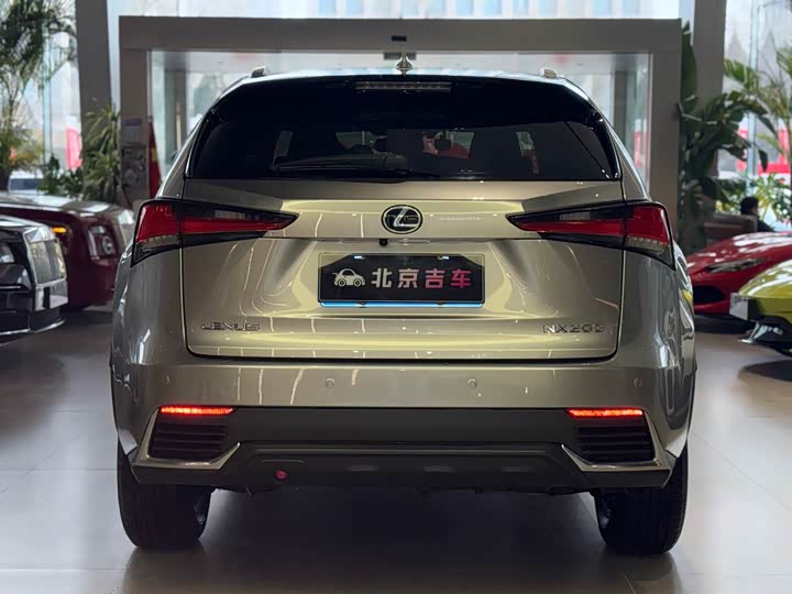 Фото 4 - Lexus NX