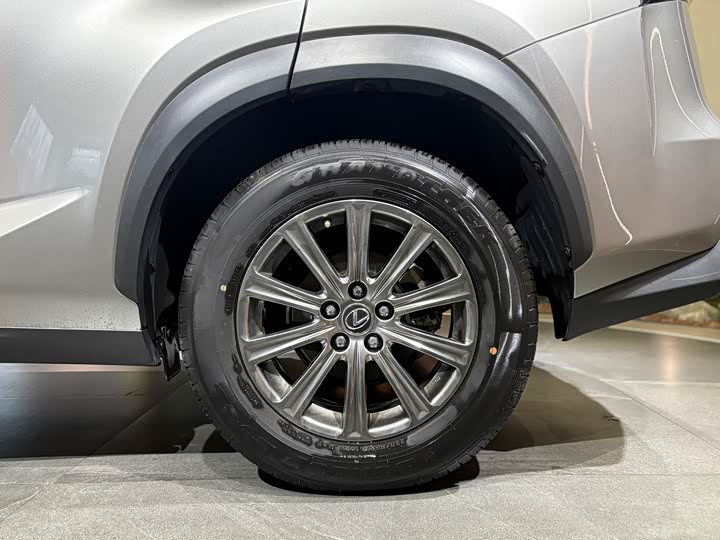 Фото 8 - Lexus NX