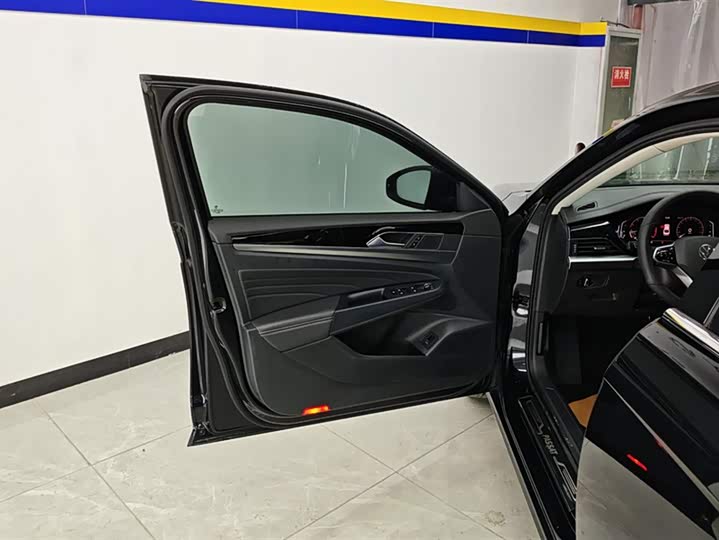 Фото 7 - Volkswagen Passat