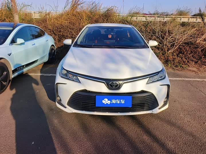 Фото 2 - Toyota Corolla