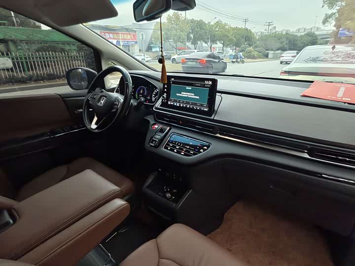 Фото 4 - Honda Odyssey