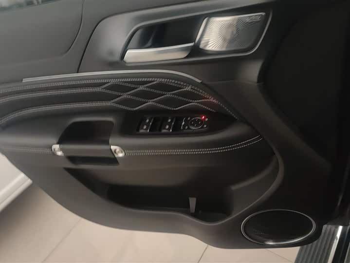 Фото 7 - Tank 300