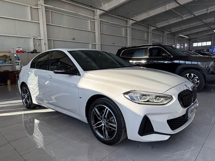 Фото 3 - BMW 1 Series