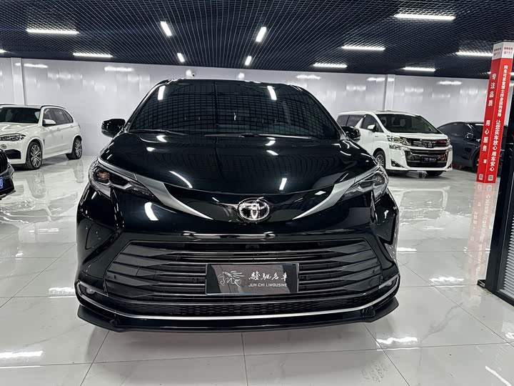 Фото 2 - Toyota Sienna