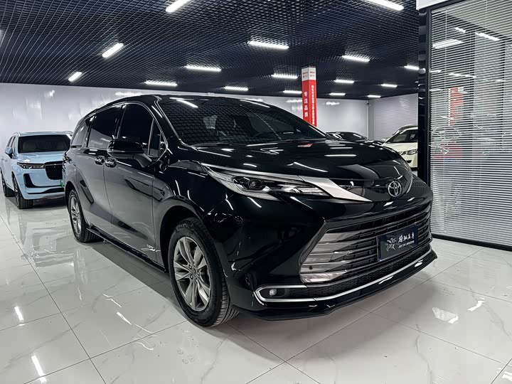 Фото 3 - Toyota Sienna