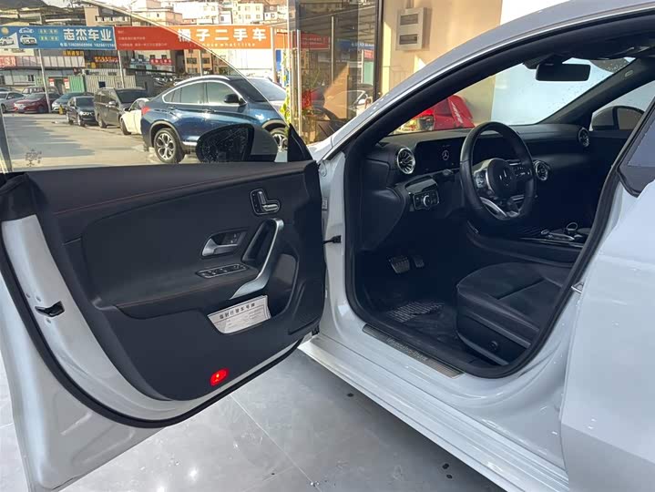 Фото 4 - Mercedes-Benz CLA-Class