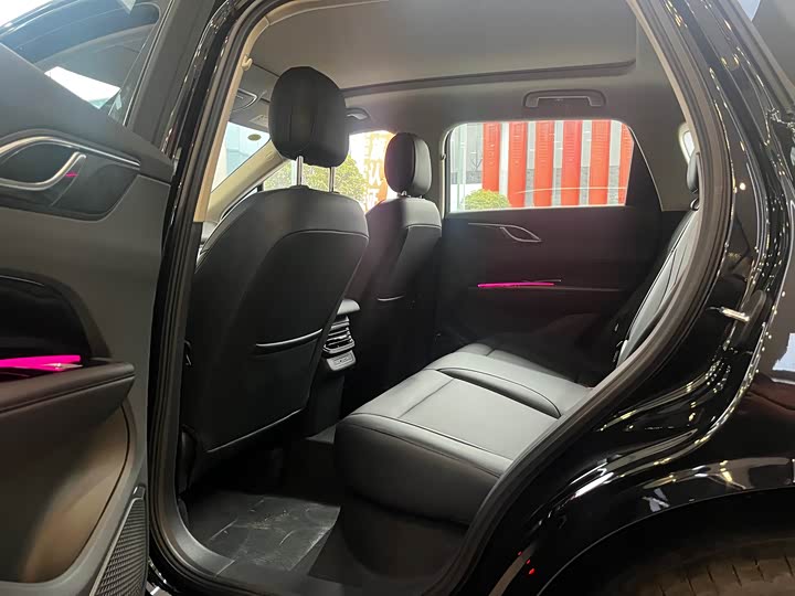 Фото 6 - Hongqi HS3 Hybrid