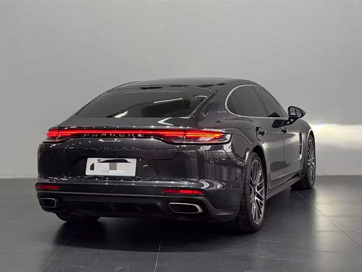 Фото 2 - Porsche Panamera