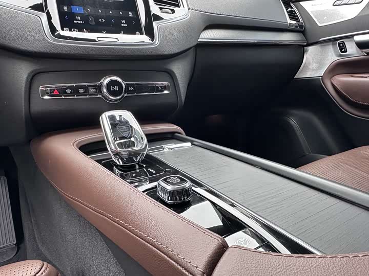 Фото 6 - Volvo XC90