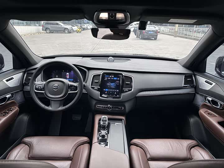 Фото 7 - Volvo XC90