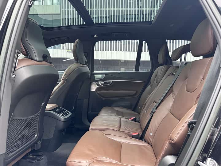 Фото 8 - Volvo XC90