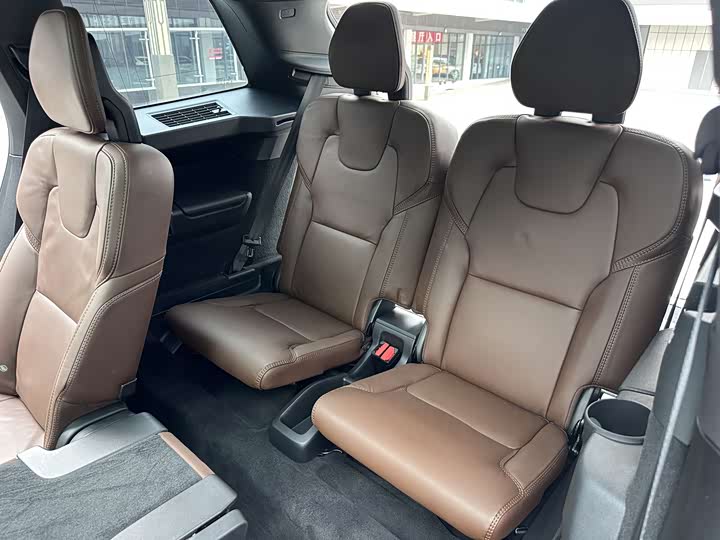 Фото 9 - Volvo XC90