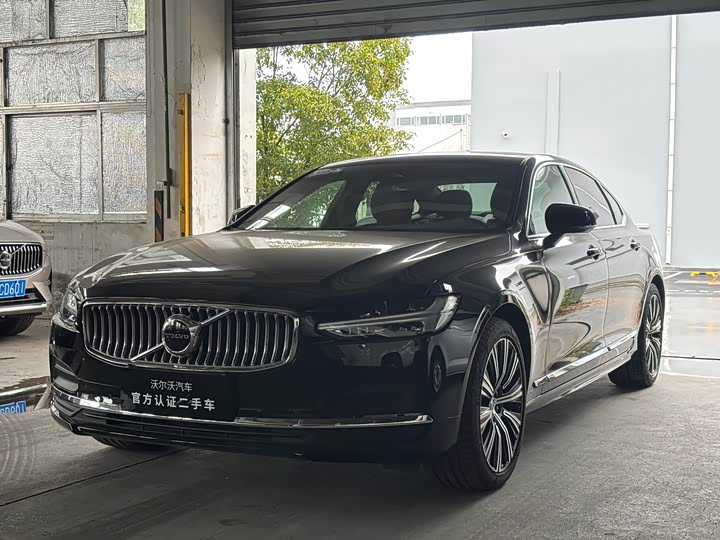 Фото 1 - Volvo S90