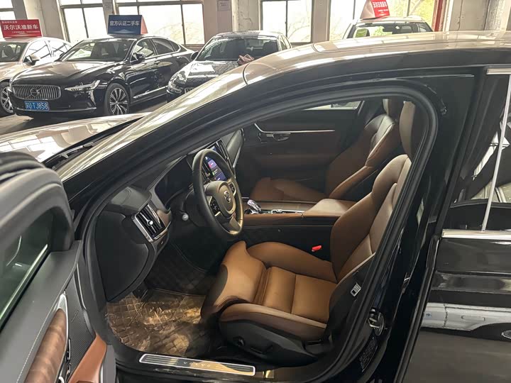 Фото 8 - Volvo S90