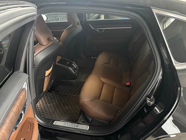 Фото 9 - Volvo S90