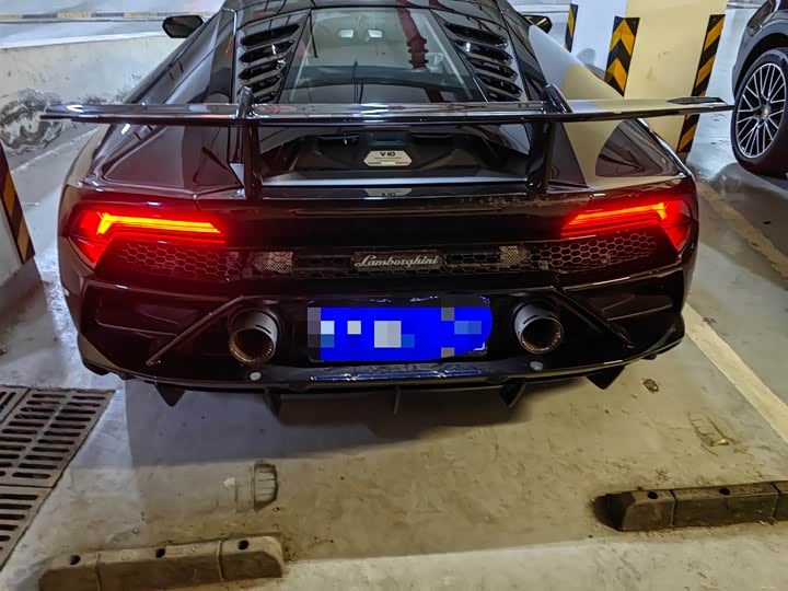 Фото 3 - Lamborghini Huracán